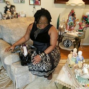 Meet your Posher, Myra